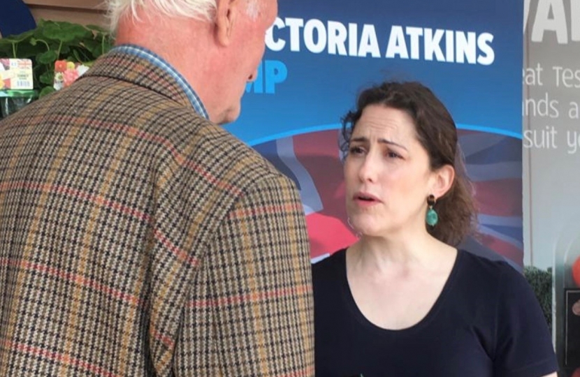 Victoria Atkins hosts popular pop-up surgery in Horncastle Tesco