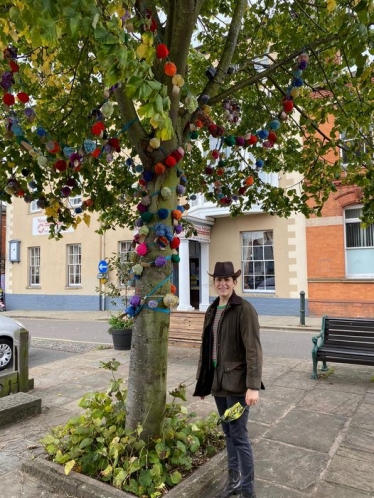 Alford Pom Pom Tree